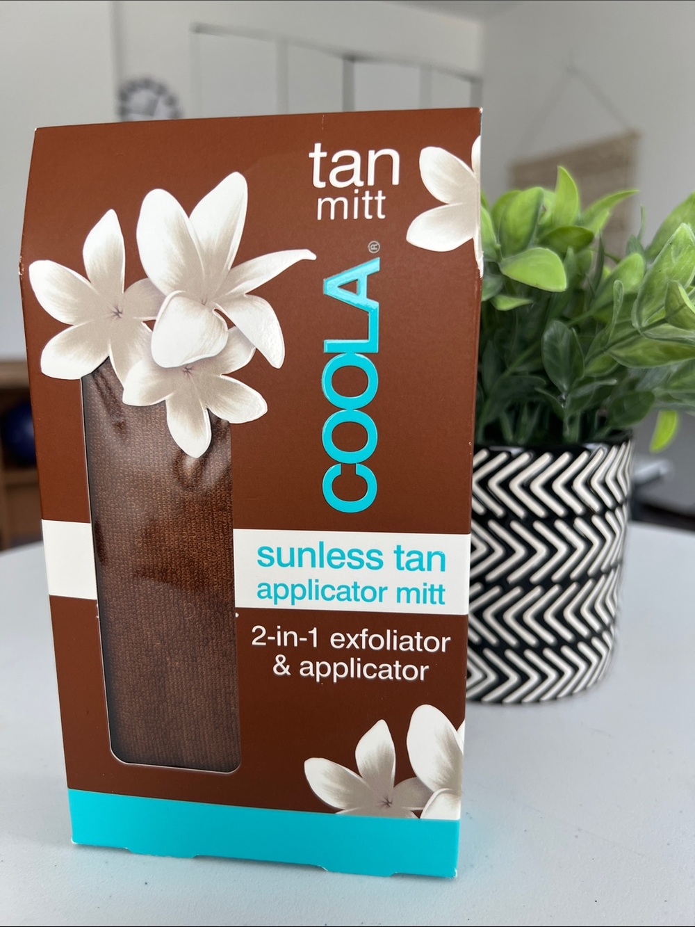 COOLA Sunless Tan 2-in-1 Applicator & Exfoliator Mitt